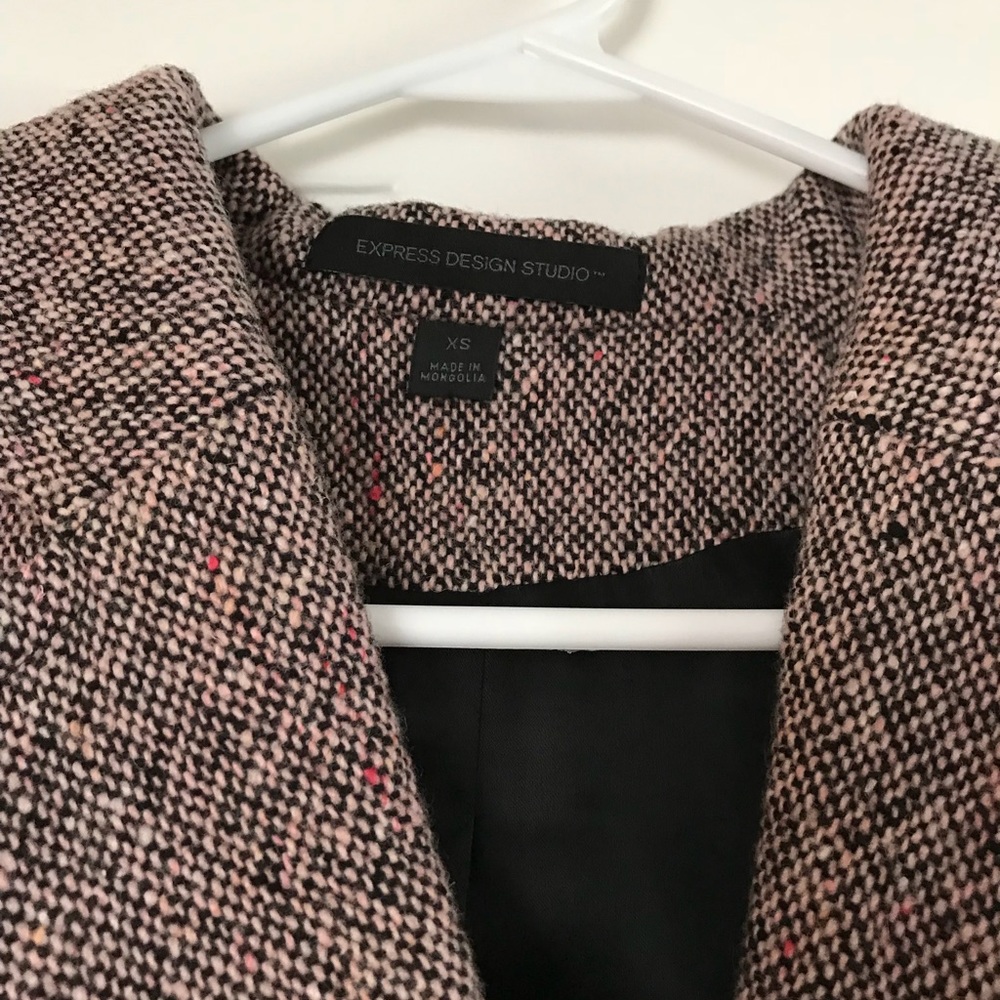 Just below the knee coat/v-neck collar w/buttons